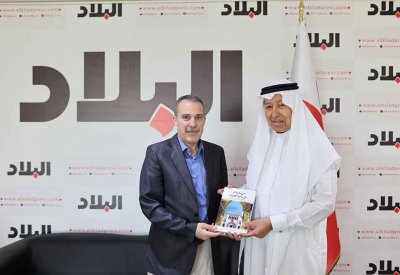 بودبوس يهدي الشعلة نسخة من كتابه “من باب بحر إلى باب البحرين”