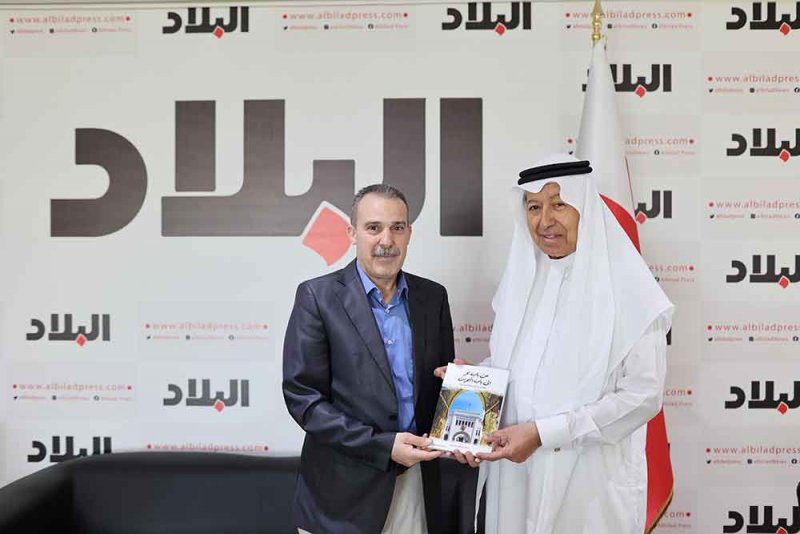 بودبوس يهدي الشعلة نسخة من كتابه “من باب بحر إلى باب البحرين”