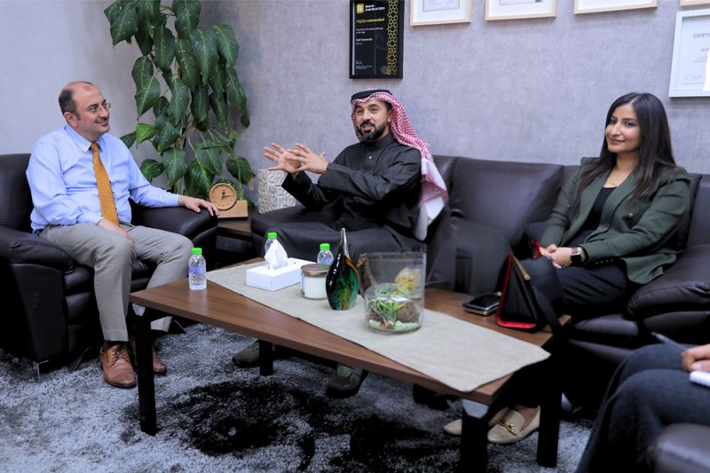 الجامعة الخليجية: بحث سبل الشراكة لتعزيز تأهيل وتوظيف الطلبة والخريجين في القطاع العقاري