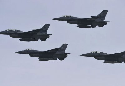 أزمة كشمير.. الهند تغلق المجال الجوي أمام طائرات باكستان
