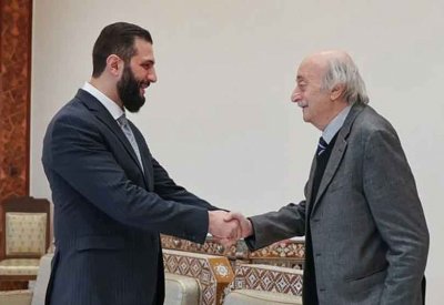 جنبلاط يلتقي الشرع ويرفض دعوات "الانفصال والحماية الدولية"