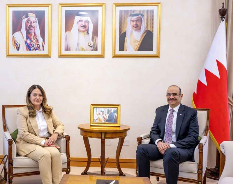 وزير الشؤون القانونية يستقبل سفيرة جمهورية صربيا لدى مملكة البحرين