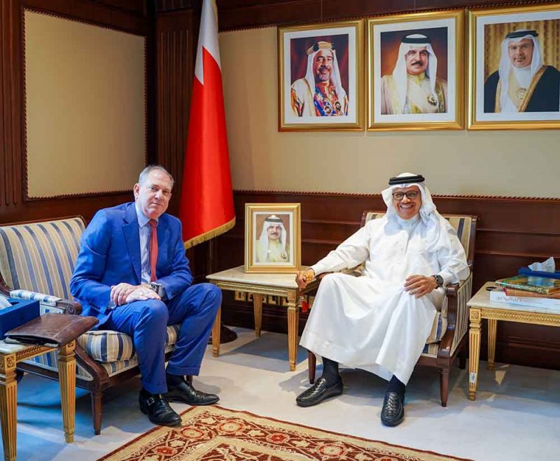 وزير الخارجية يستقبل سفير الجمهورية الإيطالية لدى مملكة البحرين