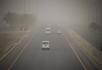 استمرار موجة الغبار وتحذير من رياح شديدة السرعة