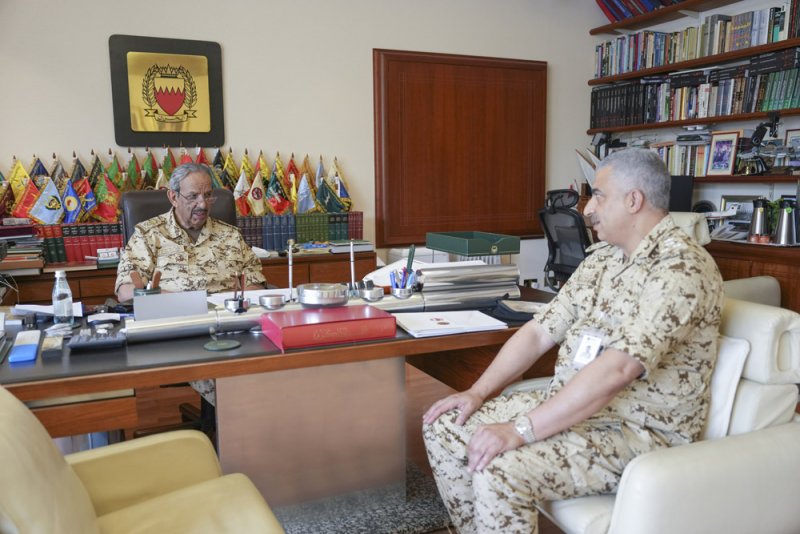القائد العام لقوة دفاع البحرين يستقبل قائد الخدمات الطبية الملكية