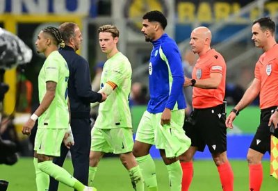غضب في برشلونة: حكم مباراة إنتر "متعاطف" مع ريال مدريد