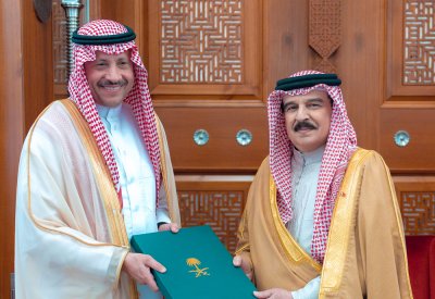 الملك المعظم يتسلم دعوة من خادم الحرمين لحضور القمة الخليجية الأميركية