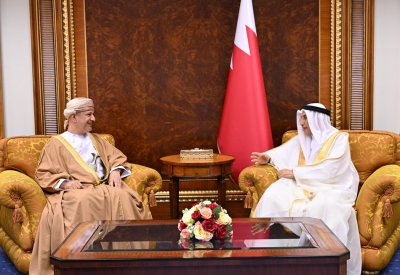 نائب رئيس مجلس الوزراء يؤكد عمق العلاقات بين البحرين وعُمان