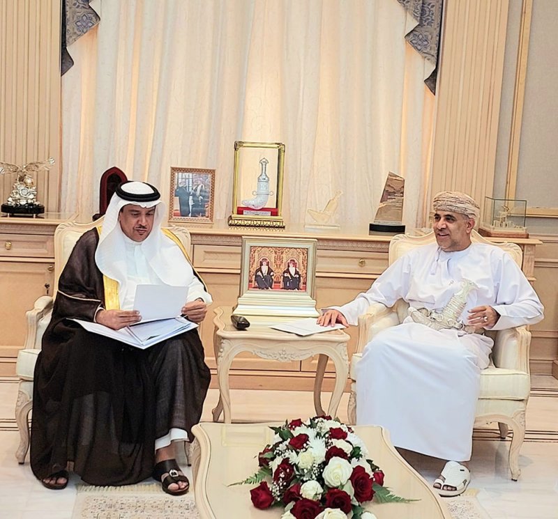 تعزيز التعاون في الإسكان والتخطيط العمراني مع عمان