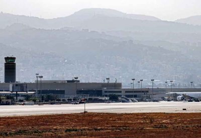 فصل موظفين بمطار بيروت بعد "شحنة ذهب" حزب الله