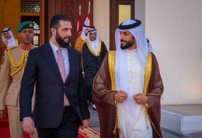 سمو الشيخ ناصر بن حمد ممثل جلالة الملك للأعمال الإنسانية وشؤون الشباب في مقدمة مودعي الرئيس السوري