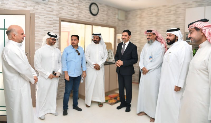 وزير "البلديات" والنائب علي الدوسري يتفقدان سير العمل بمشروع تنمية المدن والقرى في الجنوبية