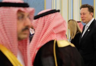 ماسك يجري حديثاً مع الأمير محمد بن سلمان وترامب بقصر اليمامة