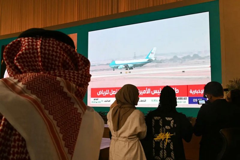 وصفها بالتاريخية.. ترامب يصل الرياض بأول زيارة خارجية