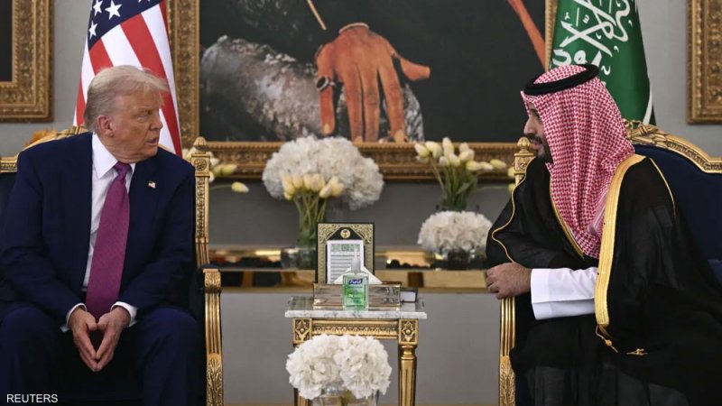ولي العهد السعودي يستقبل الرئيس الأميركي ترامب
