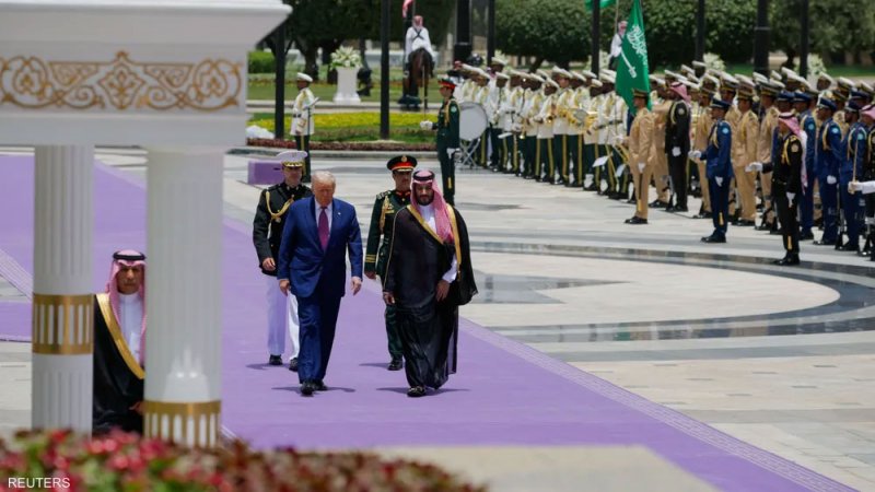 في استقبال ترامب بالسعودية.. ما سر السجاد البنفسجي؟