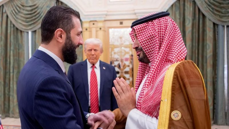 الشرع: قرار ترامب رفع العقوبات سيفتح صفحة جديدة في سوريا
