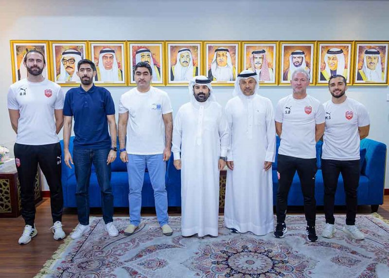 سمو الشيخ خليفة بن علي يستقبل مدربي منتخبات الفئات العمرية لكرة القدم