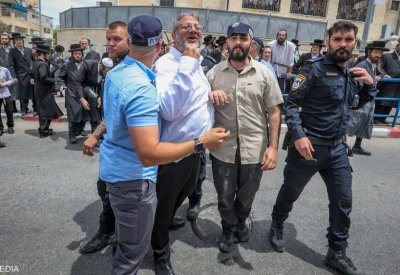 بالفيديو: إسرائيليون متطرفون يهاجمون بن غفير ويضربون زوجته