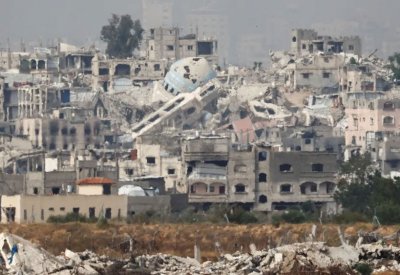 غارات إسرائيلية توقع عشرات القتلى في غزة