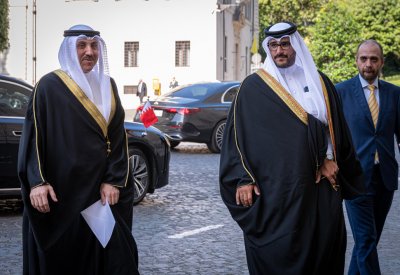 سمو الشيخ عيسى بن سلمان بن حمد يشارك في مراسم تنصيب قداسة البابا روبرت بريفوست (ليو الرابع عشر)