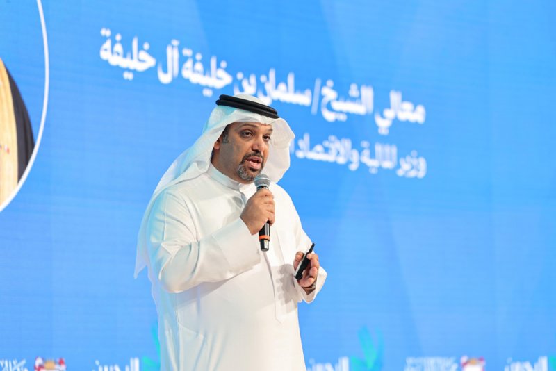 وزير "المالية":  البحرين بقيادة جلالة الملك المعظم وتوجيهات  ولي العهد رئيس الوزراء حققت إنجازات اقتصادية بارزة