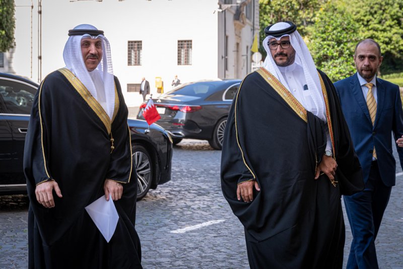 سمو الشيخ عيسى بن سلمان بن حمد يشارك في مراسم تنصيب قداسة البابا روبرت بريفوست (ليو الرابع عشر)