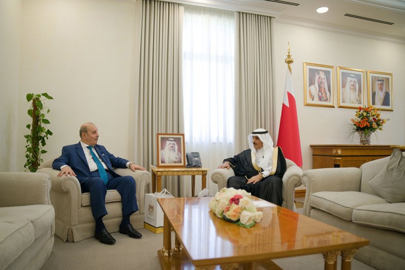 نائب رئيس اللجنة العليا للتخطيط العمراني يستقبل السفير الفلسطيني بمناسبة انتهاء فترة عمله