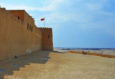 الطقس حار نهارًا ومعتدل ليلًا