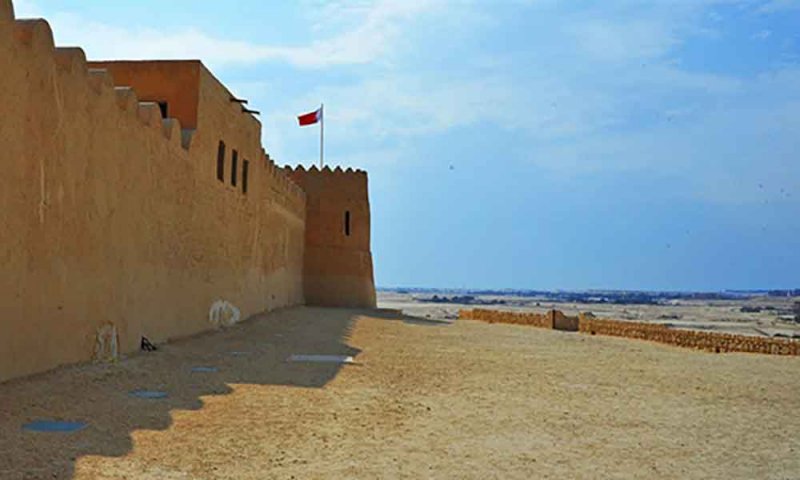 الطقس حار نهارًا ومعتدل ليلًا