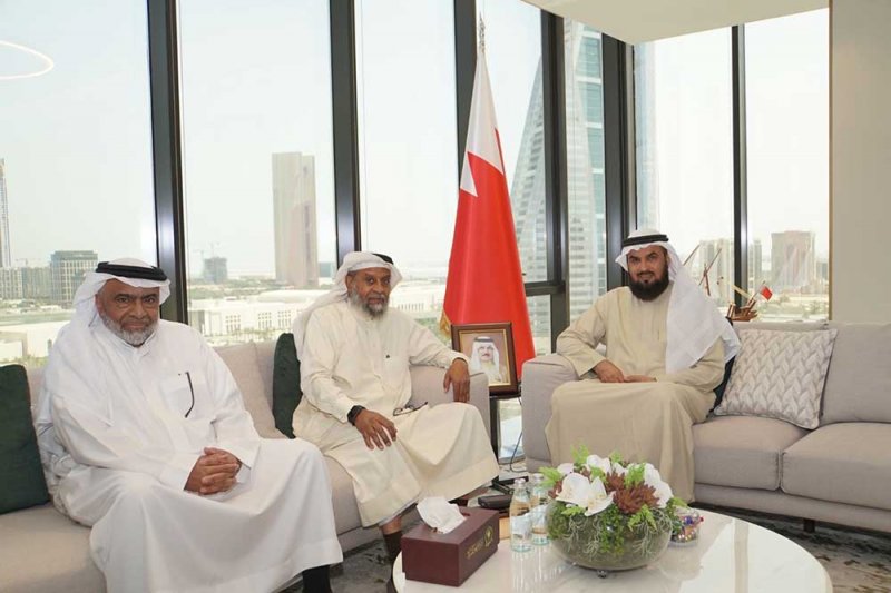 رئيس الأوقاف السنية يستقبل مشرفي موقع "تواصل أهل البحرين"