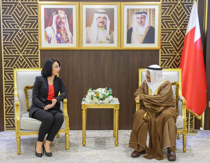 رئيس مجلس الشورى يستقبل القائم بأعمال سفارة الجمهورية التونسية لدى مملكة البحرين بمناسبة انتهاء فترة عملها الدبلوماسي بالمملكة
