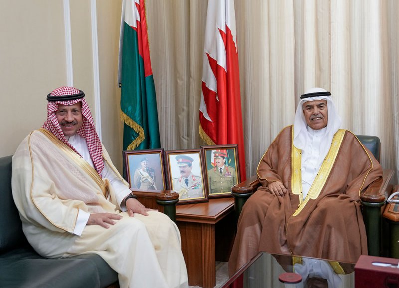 وزير شؤون الدفاع يستقبل سفير المملكة العربية السعودية لدى مملكة البحرين