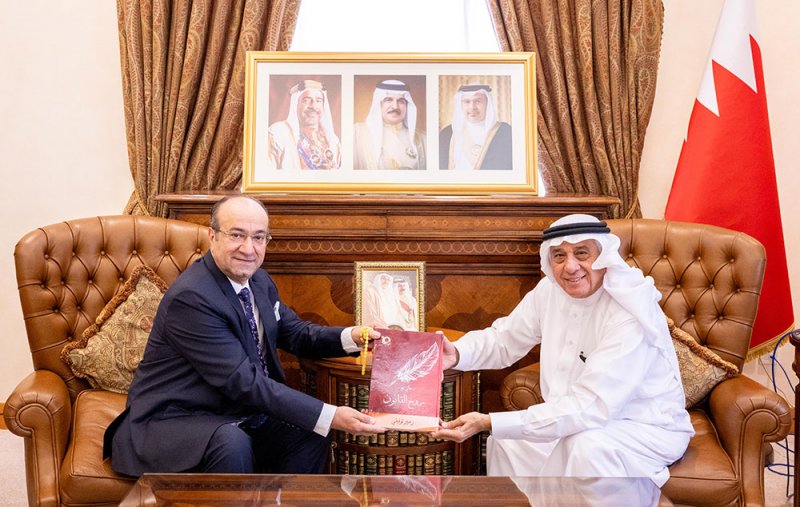 مستشار جلالة الملك لشؤون الاعلام يستقبل الكاتب بـ"البلاد" زهير توفيقي