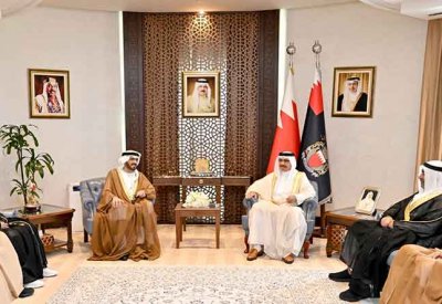 وزير الداخلية يستقبل نائب رئيس مجلس أمناء مركز الإمارات للدراسات
