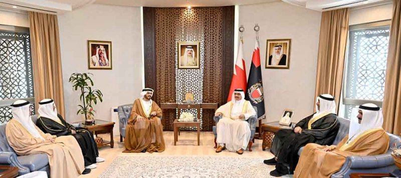 وزير الداخلية يستقبل نائب رئيس مجلس أمناء مركز الإمارات للدراسات