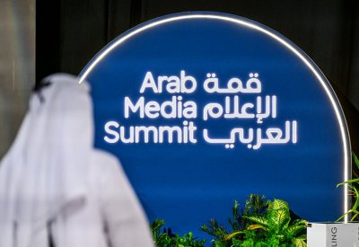 وزير الإعلام يشارك بجلسة نقاشية في فعاليات اليوم الثاني من "قمة الإعلام العربي 2025"