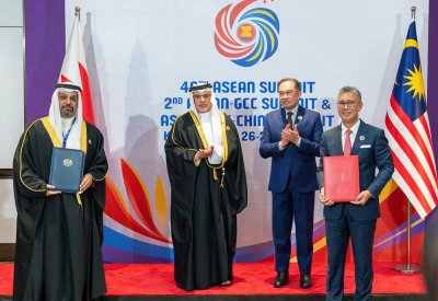 وزير المالية يوقع على مذكرة تفاهم بشأن التعاون في مجال تخطيط وتطوير وتعزيز المناطق الصناعية