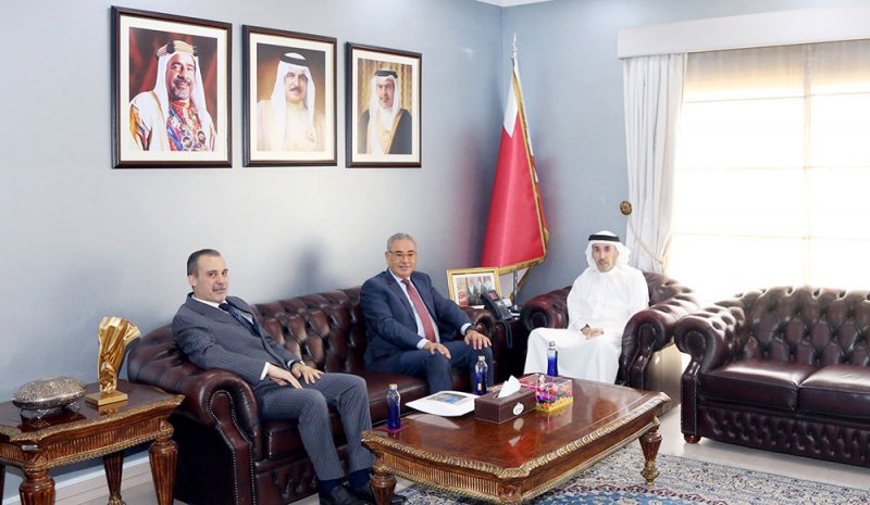 محافظ العاصمة يشيد بجهود الكاتب بـ"البلاد" سليم بودبوس