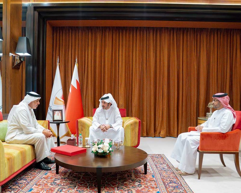 سمو الشيخ خالد بن حمد يستقبل رئيس اللجنة البارالمبية البحرينية