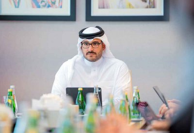 سمو الشيخ عيسى بن سلمان بن حمد يؤكد أهمية مواءمة الخطط والمبادرات الرامية إلى تعزيز مكانة الكوادر الوطنية كالخيار الأول والأمثل في سوق العمل بما يسهم في تمكينهم لشغل وظائف المستقبل