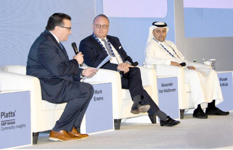 مسؤولون: الطاقة المتجددة بطيئة في خفض الانبعاثات