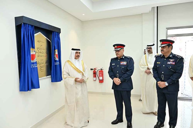 وزير الداخلية يفتتح مركز الدفاع المدني الجديد بالرفاع