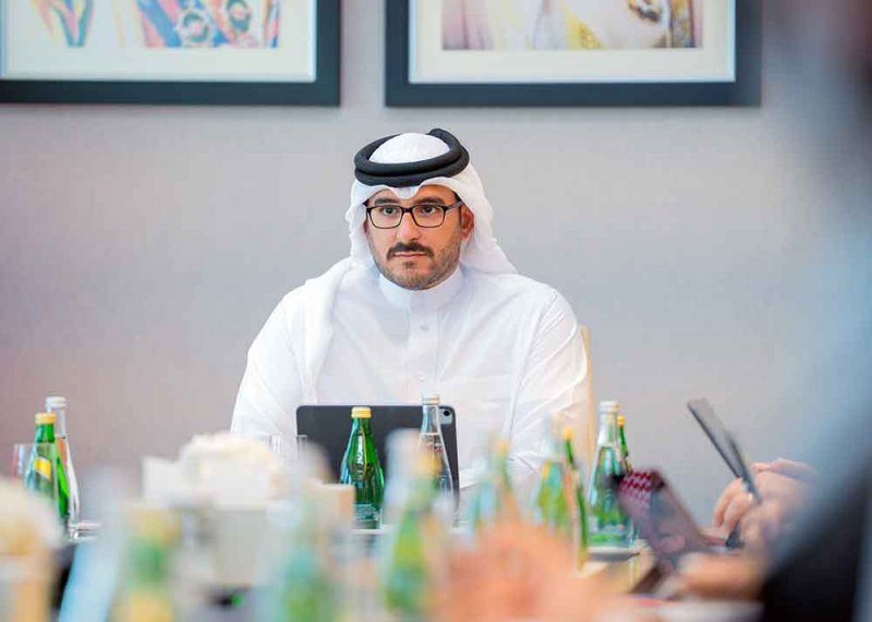 سمو الشيخ عيسى بن سلمان بن حمد يؤكد أهمية مواءمة الخطط والمبادرات الرامية إلى تعزيز مكانة الكوادر الوطنية كالخيار الأول والأمثل في سوق العمل بما يسهم في تمكينهم لشغل وظائف المستقبل
