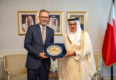 وزير الخارجية يستقبل سفير جمهورية ألمانيا الاتحادية لدى مملكة البحرين بمناسبة انتهاء فترة عمله
