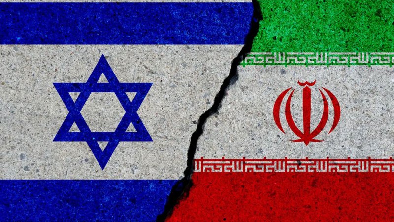 إعلام إسرائيلي: اجتماعات سرية تبحث احتمال شن هجوم على إيران "دون إنذار"