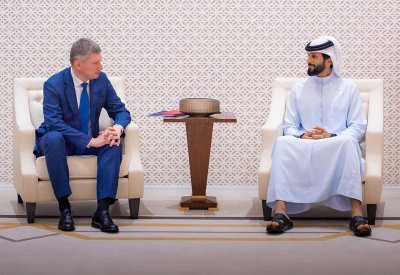 ناصر بن حمد يستقبل وزير التنمية الاقتصادية الروسي والوفد المرافق