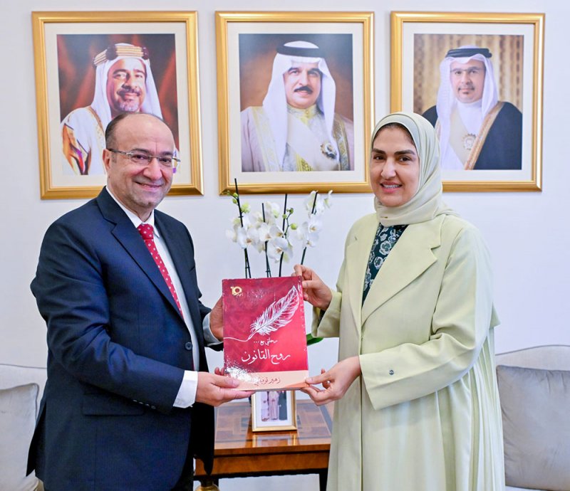 مستشارة جلالة الملك للشؤون الثقافية والعلمية تستقبل الكاتب بـ"البلاد" زهير توفيقي