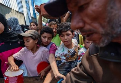 30 قتيلا فلسطينيا باستهداف إسرائيلي قرب مركز مساعدات بغزة.. والجيش يؤكد