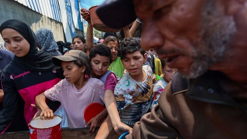 30 قتيلا فلسطينيا باستهداف إسرائيلي قرب مركز مساعدات بغزة.. والجيش يؤكد
